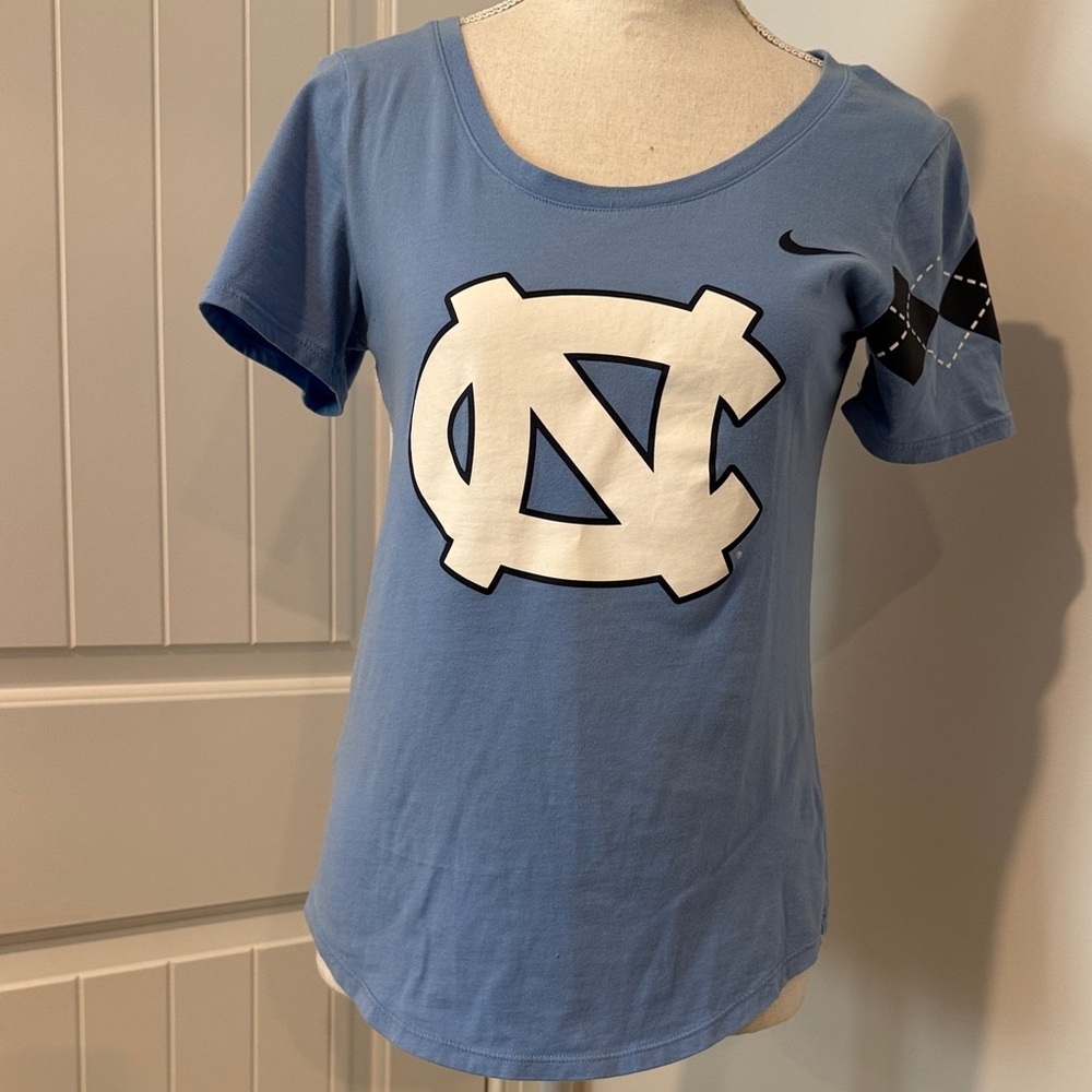 Nike Women's Blue Graphic Short Sleeve Tee